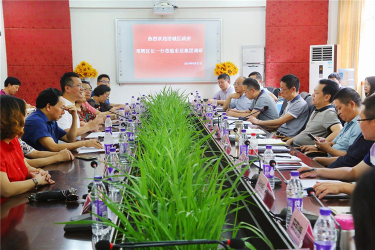 涪城區鄧輝區長(cháng)一行蒞臨東辰集團視察調研10.jpg