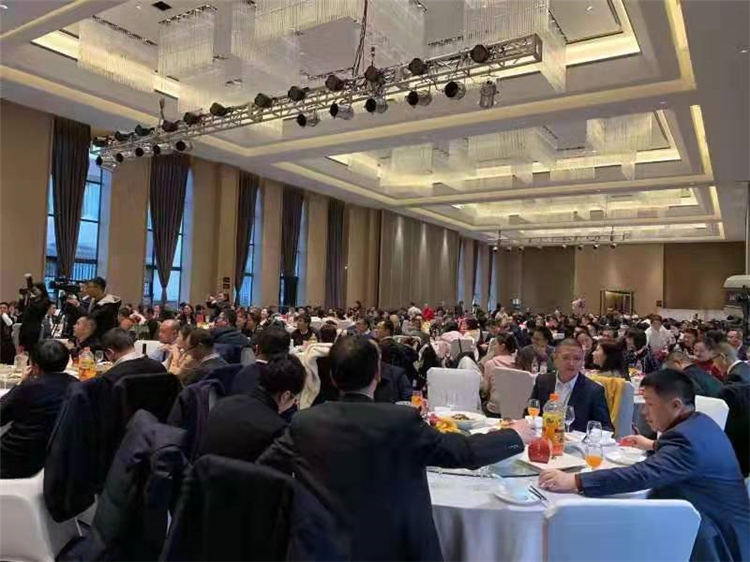 鄔永平董事長(cháng)為辛勤的東辰人送祝福